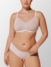 Soft Pink Lace Wireless Minimizer