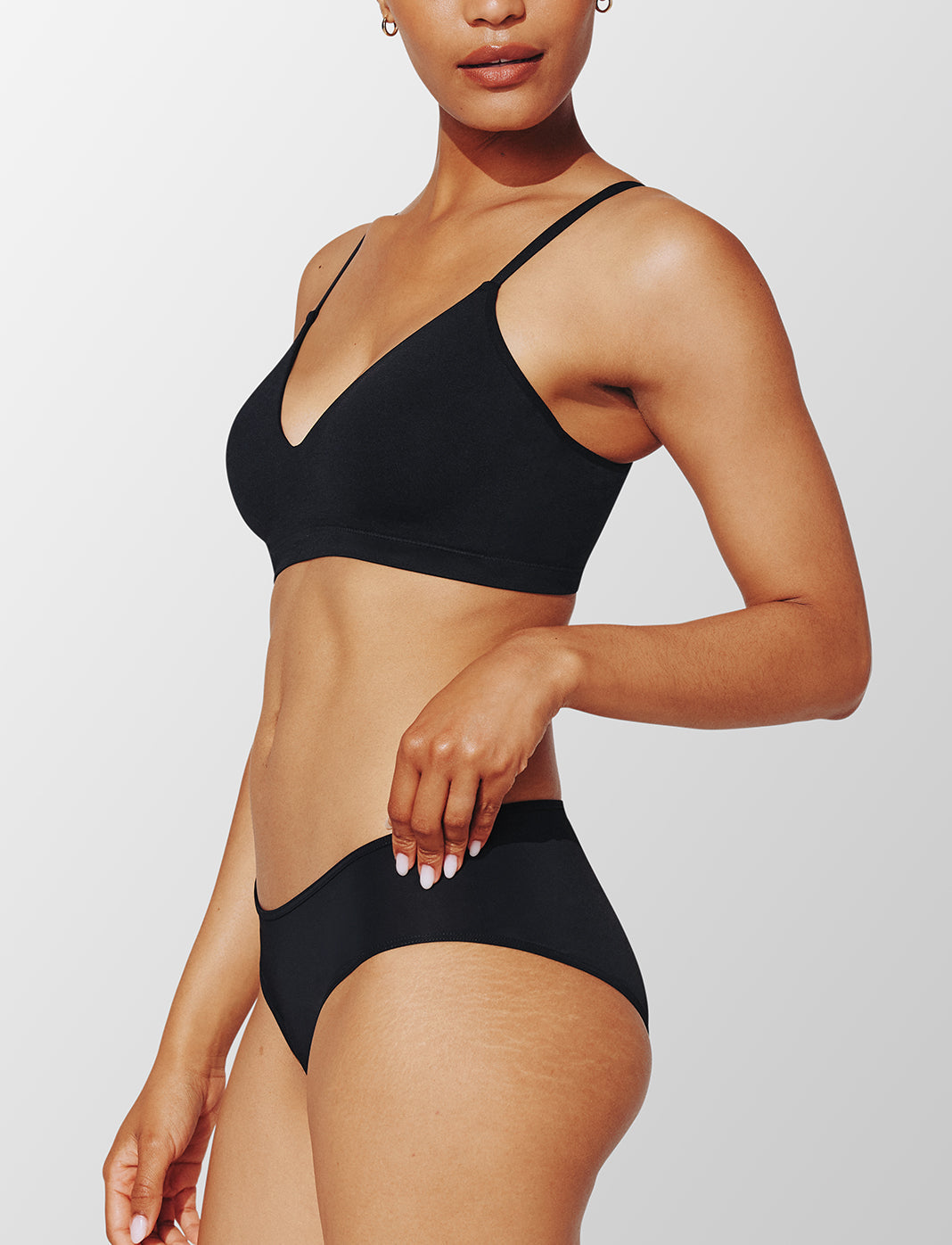 Black Form 360 Fit™ Wireless Bra