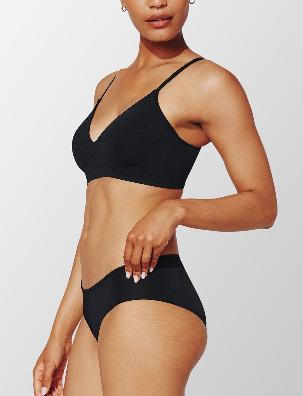 Black Form 360 Fit™ Wireless Bra